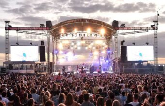 Melbourne’s Artistic Heart Shines at the St Kilda Festival st-kilda-festival-stage-2017