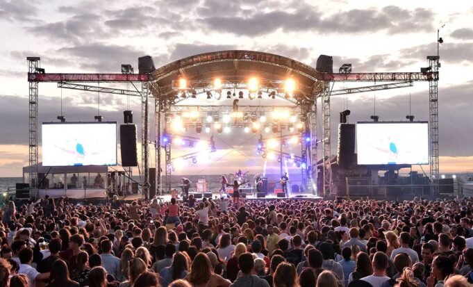 Melbourne’s Artistic Heart Shines at the St Kilda Festival st-kilda-festival-stage-2017