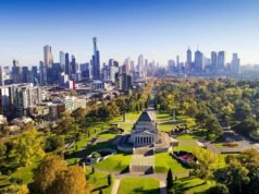 A Tourist’s Guide to Melbourne Melbourne_skyline