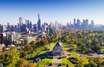 A Tourist’s Guide to Melbourne Melbourne_skyline