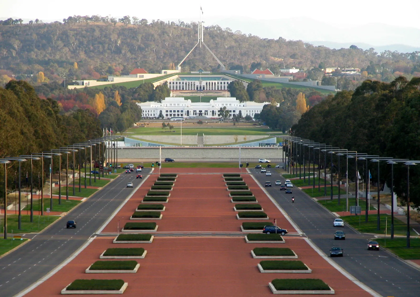 Old-Parliament-House-steps-Australian-National-War-Memorial