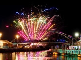 frankston-fireworks-at-the-waterfront-festival