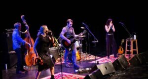 The Waifs: Australian Folk Rock at it’s Finest the-waifs_on_stage
