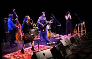 The Waifs: Australian Folk Rock at it’s Finest the-waifs_on_stage